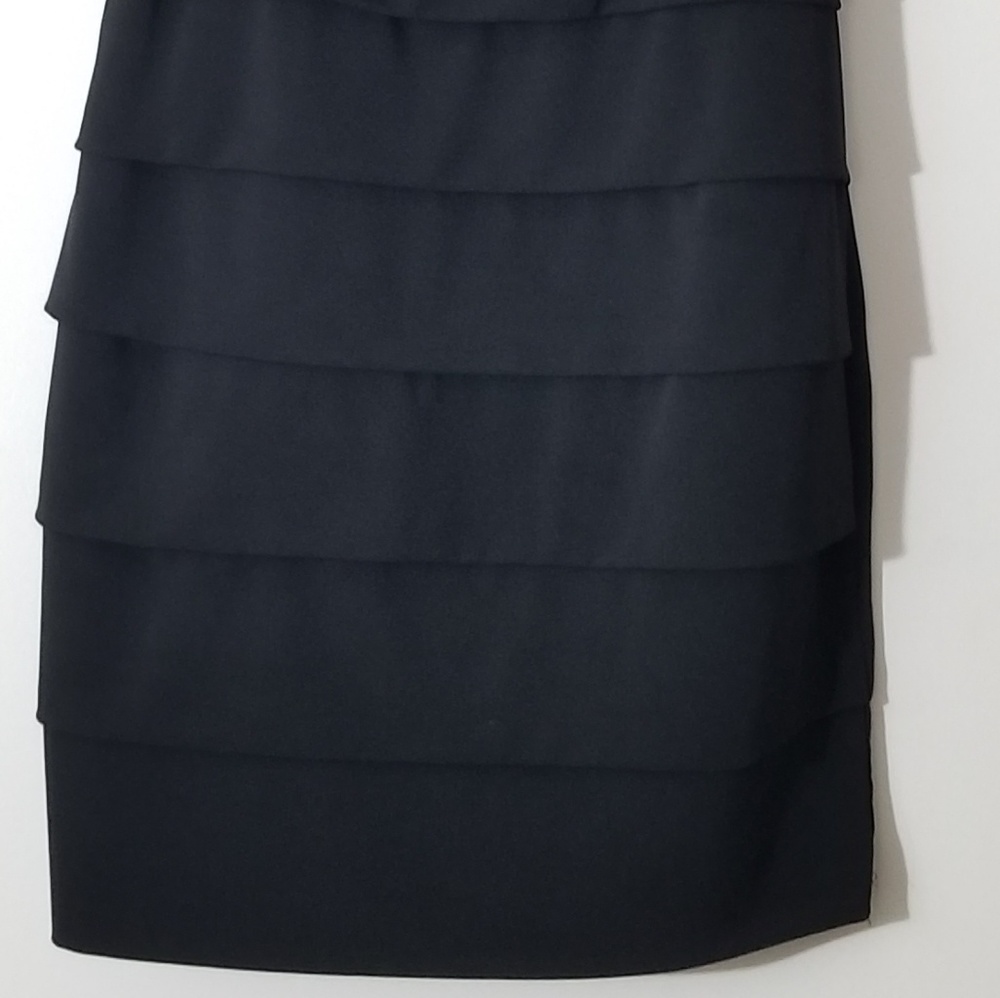 LBD - Picture 2 of 8